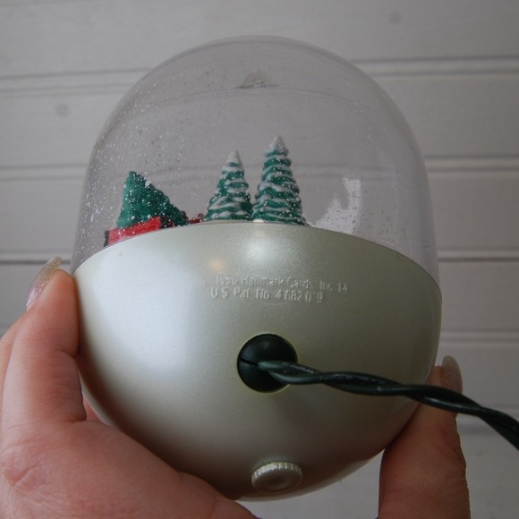 1990 Hallmark Light & Motion ornament Magic Keepsake Horse drawn carriage snow - Picture 4 of 7